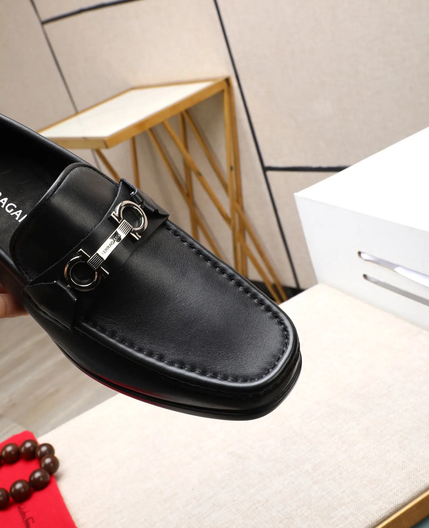 Men's clothing and shoes 💰700📛📛High-end goods! Salvatore Ferragamo is the world's top luxury footwear brand. It comes from Italy, the kingdom of fashion. It is famous all over the world for its traditional handmade design and novel styles... 🚶🏻🚶🏻 Top-quality suit shoes are sold simultaneously at the counter. This style is purely handmade. The fabric is imported Italian calfskin➕soft water-dyed cowhide lining. Specially available with original deep rubber outsole🌀🌀Size: 38➖44